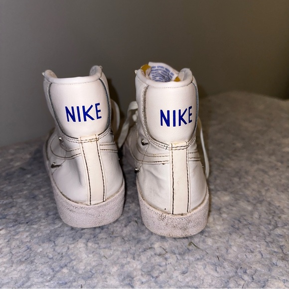 Nike Women’s Blazer Mid ‘77 Shoes Size 5 - Picture 6 of 8